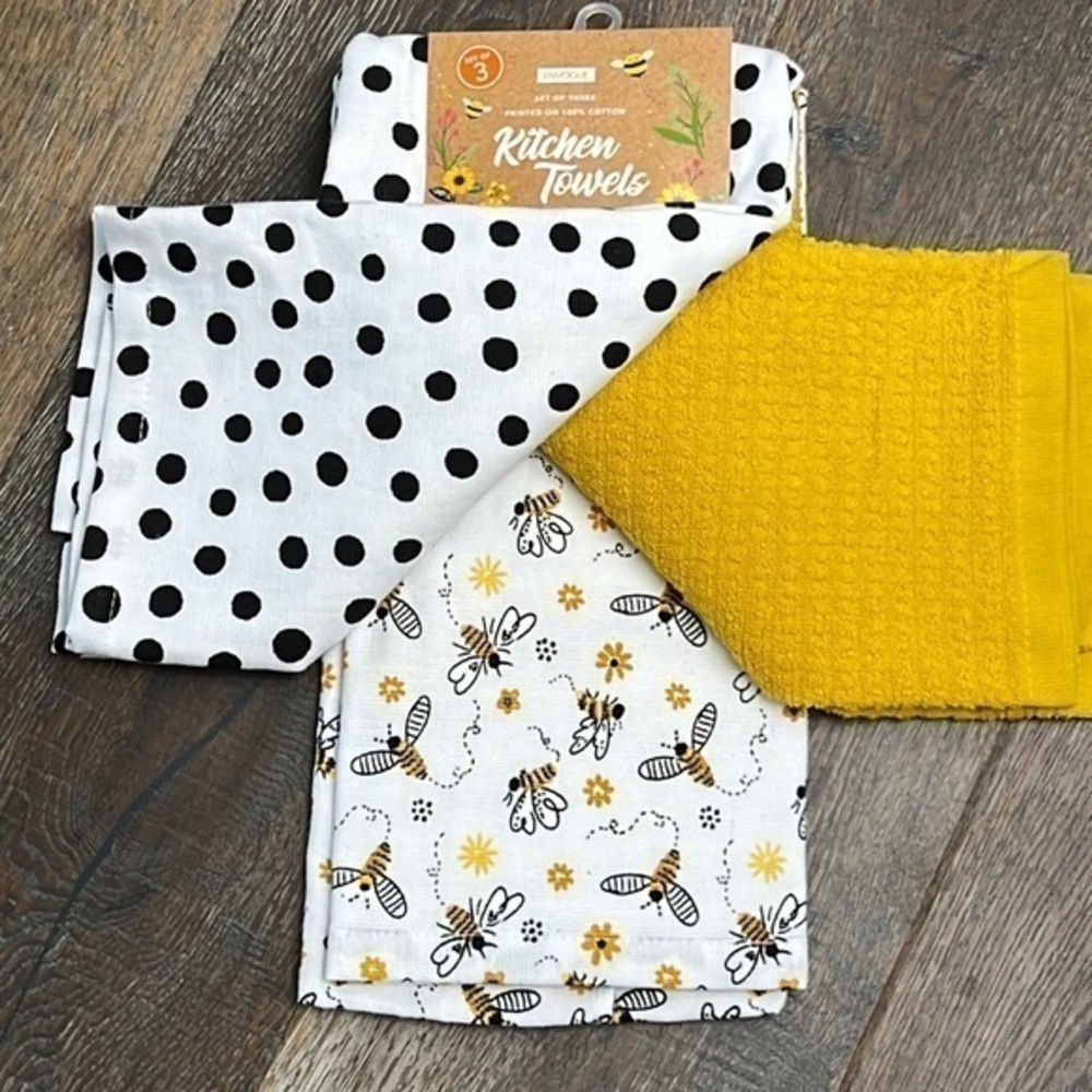 Envouge - ‘Bees & Polka Dots’ Set of dish towels (3). NWT